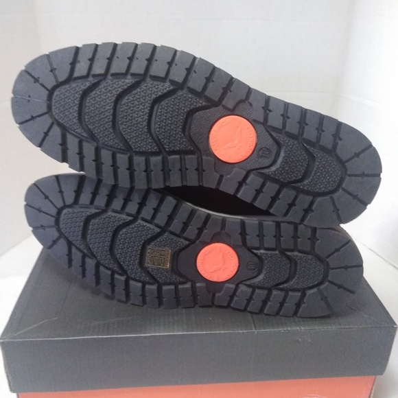 Sold**Hawke & Co Black Fairweather Chukka Boots - Picture 4 of 7